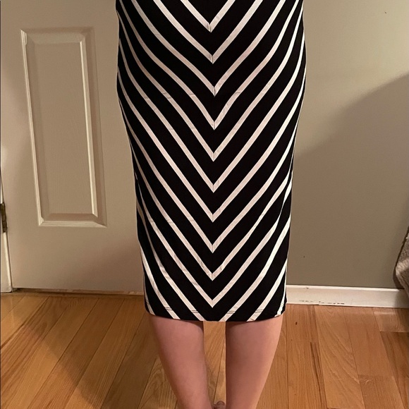 Black and white midi skirt, like NEW 🦩🦩🦩 - Picture 3 of 3